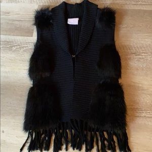 Romeo and Juliet Couture Nice Faux Fur Detail Vest